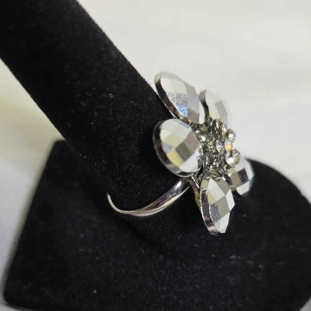 Silver Tone Flower Ring,‎ Adjustable